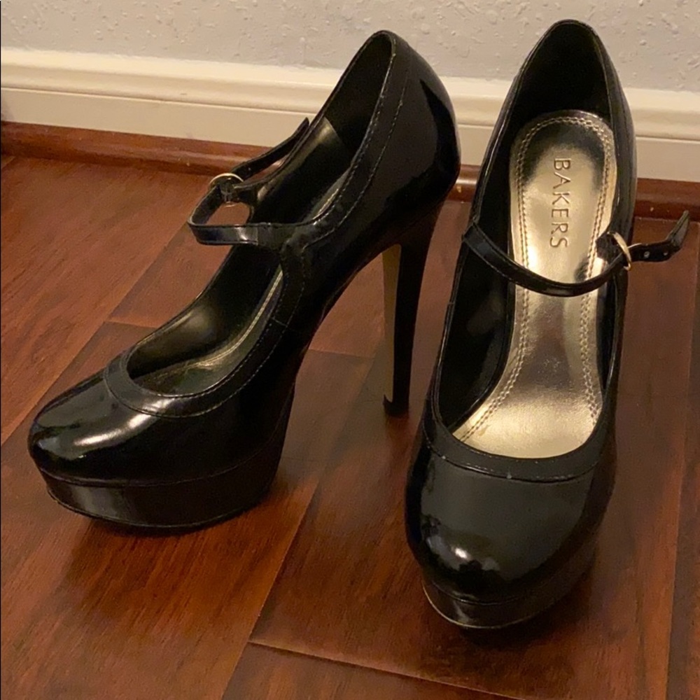 Bakers - Closed Toe Platform Heels - image 2